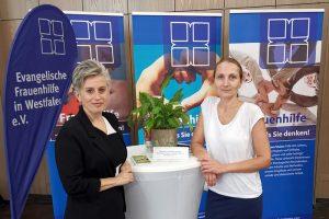 Altenheime punkten auf der Frauenmesse Soest